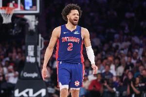 持续进化!康宁汉姆半场14中8&8罚全中怒轰26分6板6助2断! 持续进化!康宁汉姆半场14中8&8罚全中怒轰26分6板6助2断!