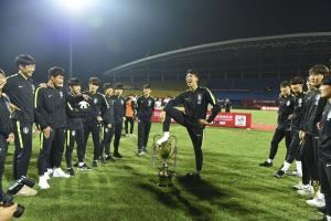 昔日恩怨！韩国队11月将再次参加熊猫杯，2019年踩奖杯被没收冠军