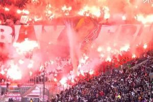🔥震撼!拜仁远征球迷赛前亮出TIFO,并燃放烟花点燃看台 🔥震撼!拜仁远征球迷赛前亮出TIFO,并燃放烟花点燃看台