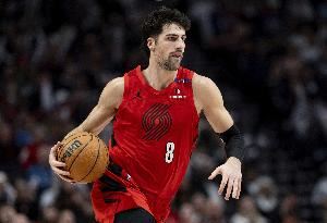 名记:开拓者全场紧逼效果不错 对付火箭这种没控卫的队或许有用 名记:开拓者全场紧逼效果不错 对付火箭这种没控卫的队或许有用