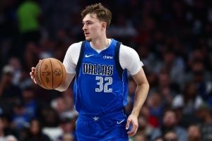 加内特:我不喜欢弗拉格打控卫 他最好是打前锋&要让他跑起来 加内特:我不喜欢弗拉格打控卫 他最好是打前锋&要让他跑起来