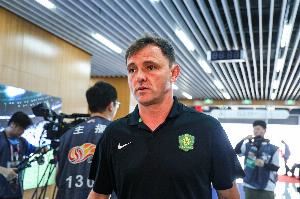 记者:国安明天下午进行适应场地训练,拉米罗、塞鸟出席发布会 记者:国安明天下午进行适应场地训练,拉米罗、塞鸟出席发布会