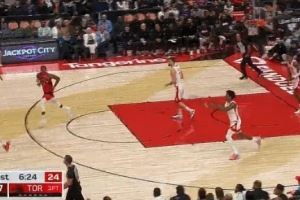 快打旋风?阿门直接长传 杜兰特接球三大步双手暴扣! 快打旋风?阿门直接长传 杜兰特接球三大步双手暴扣!