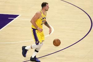 张佳玮:NBA杯啥事都会发生 湖人持球人得分爆发力联盟最顶尖 张佳玮:NBA杯啥事都会发生 湖人持球人得分爆发力联盟最顶尖