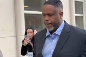 🙃达蒙·琼斯父母用休斯敦的房子作抵押 付20万美元将其保释